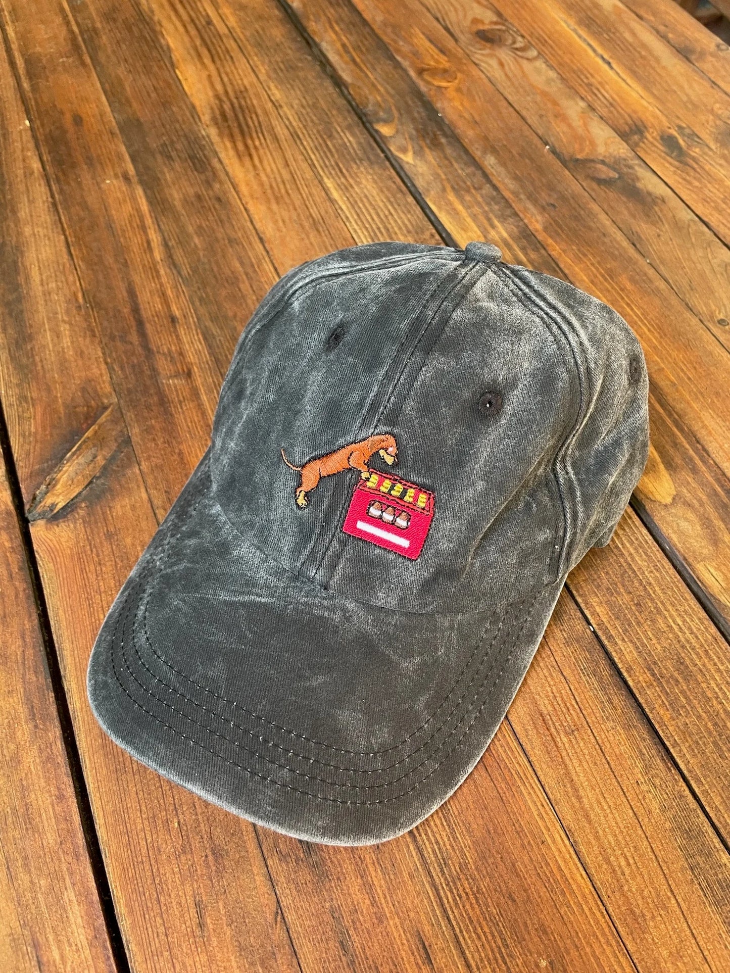 Dackel mit Bierkasten Cap | Schwarz