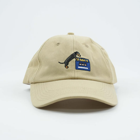 Dackel mit Bierkasten Cap | Beige