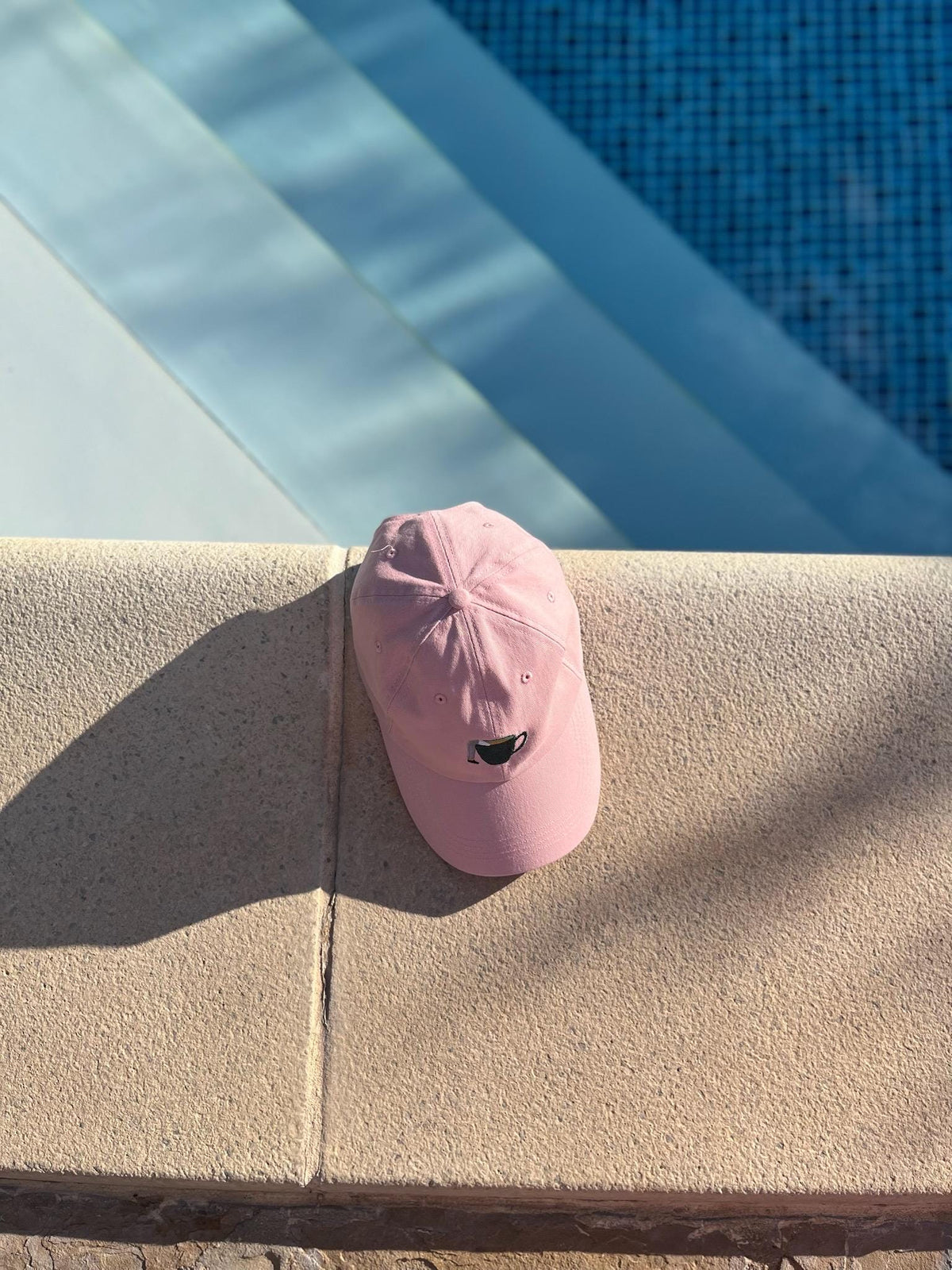 Coffee Deep Dive | Rosa | Cap | Bestickte Kappe Kaffee