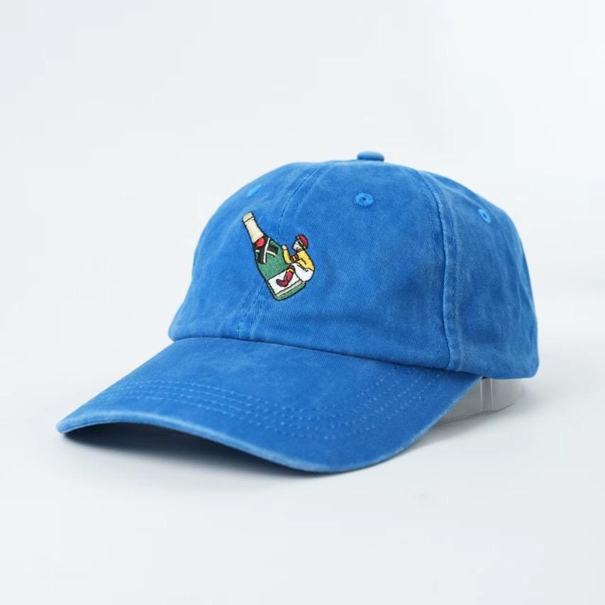 Jockey auf Champagnerflasche Cap | Blau washed | Unisex Dad Hat | Bestickte Kappe