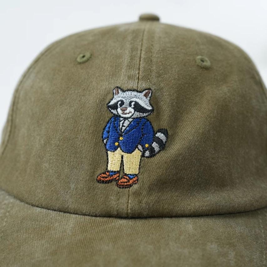 Waschbär Chic Cap | Grün | Unisex Dad Hat | Bestickte Kappe