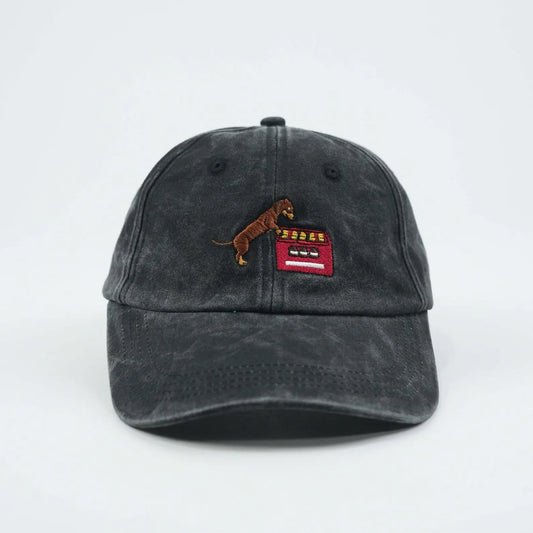 Dackel mit Bierkasten Cap | Schwarz